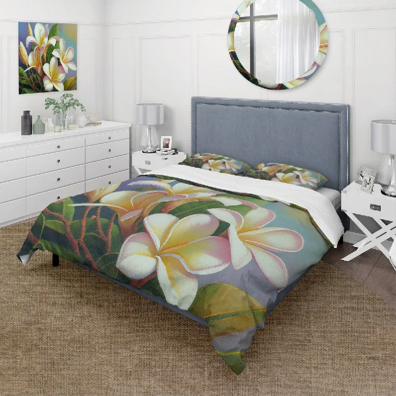 Designart "White And Yellow Blossoming Plumeria III" White Traditional - Bedding Set With Shams