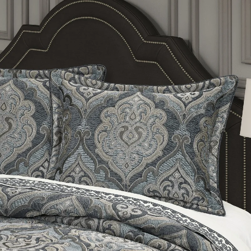 Amici Comforter Set