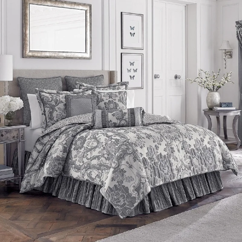 Croscill Everly Ivory and Platinum 4-piece Comforter Set